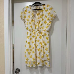 NWT Bardot Revolve Daisy Short Sleeve Mini Dress Size Medium White Yellow